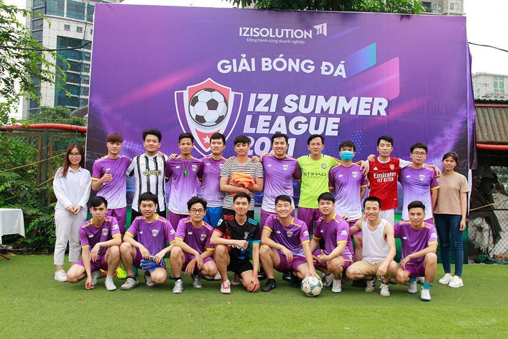 Sôi động giải bóng đá IZI Summer League 2021