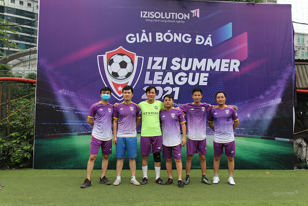 Sôi động giải bóng đá IZI Summer League 2021